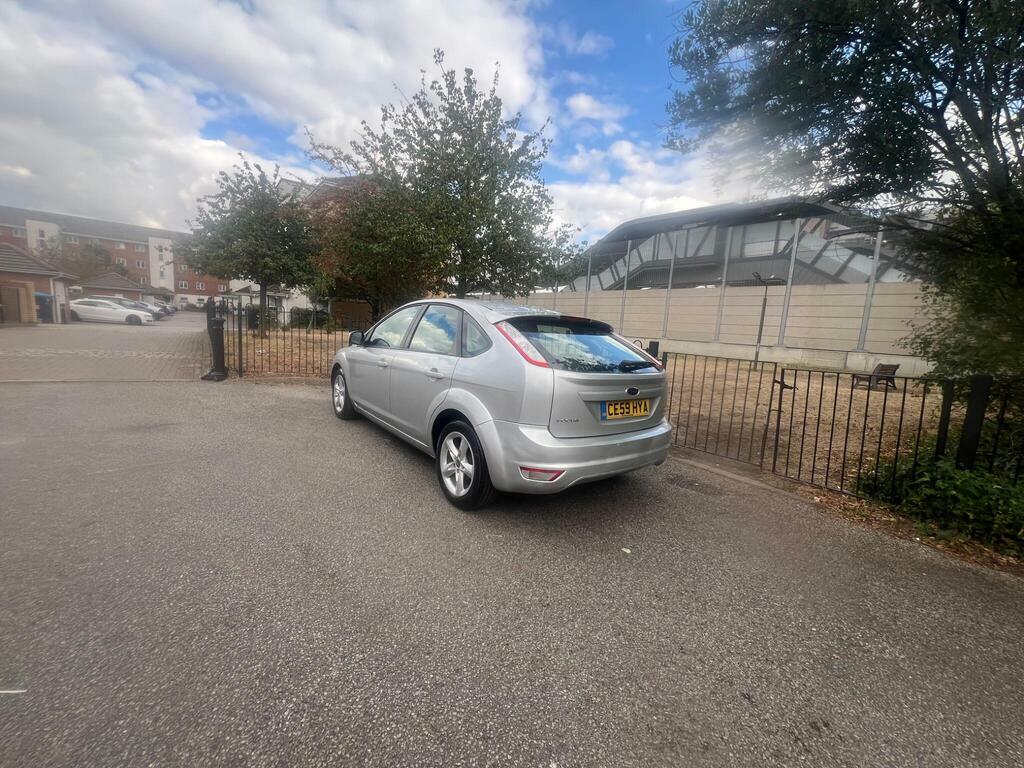Ford Focus Hatchback Silver #9