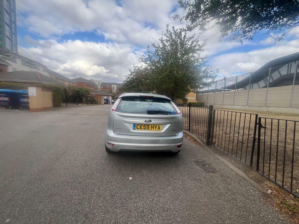 Ford Focus Hatchback Silver #11
