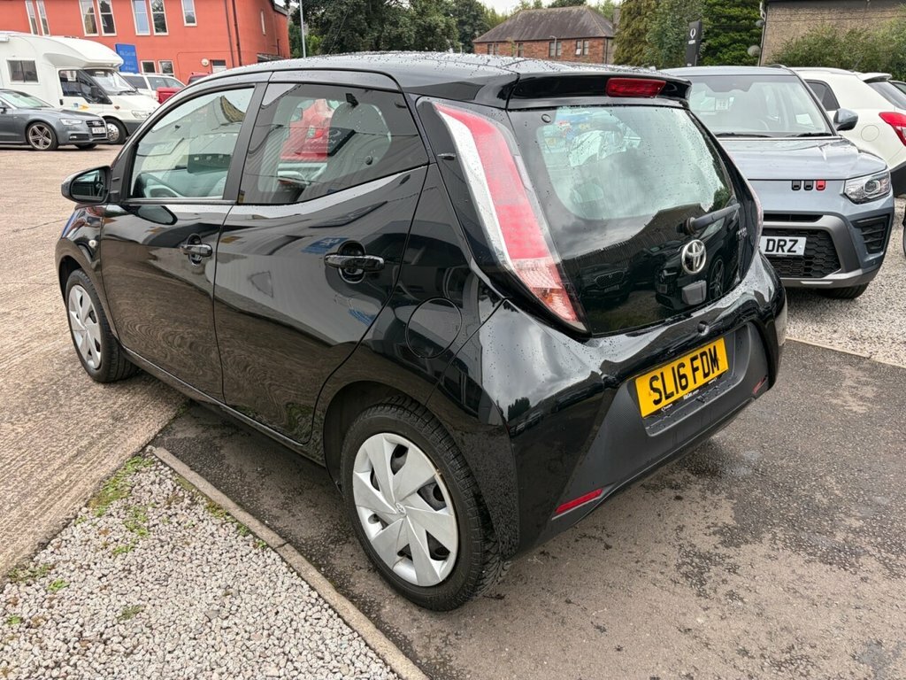 Toyota Aygo 1L X-play Black #6