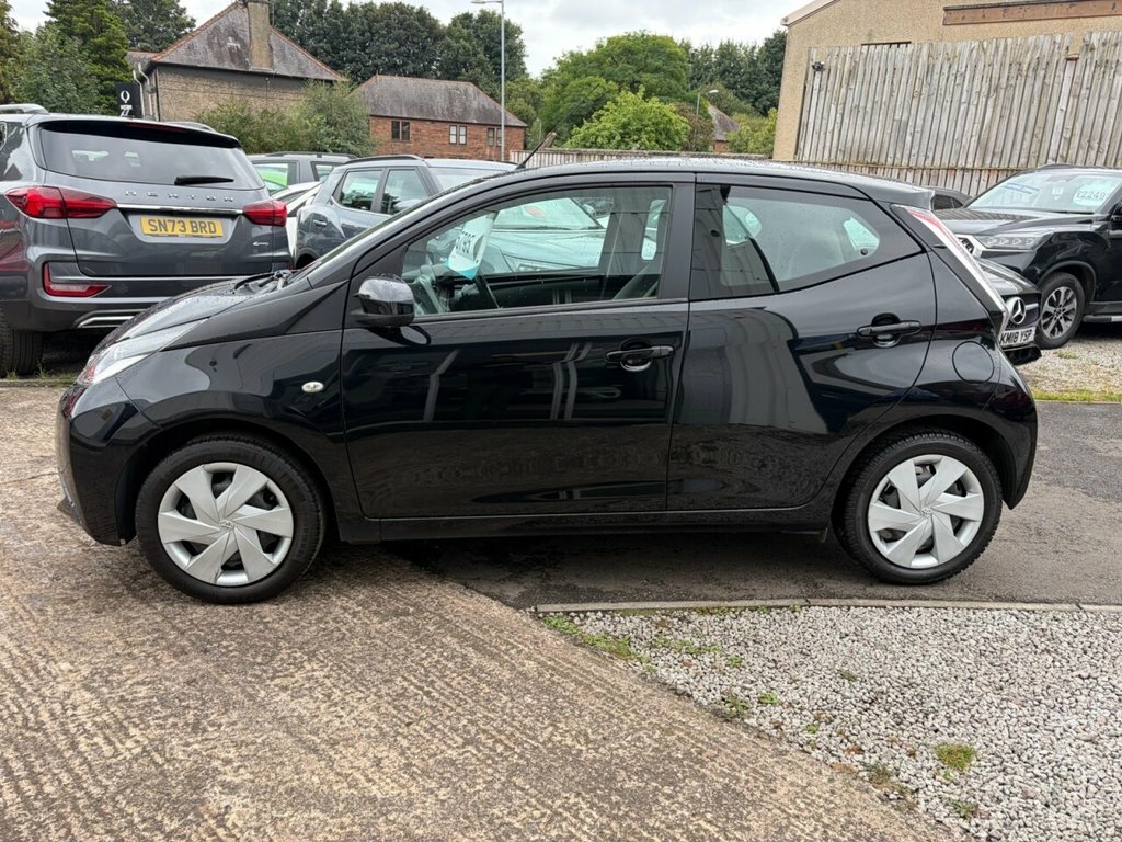 Toyota Aygo 1L X-play Black #5