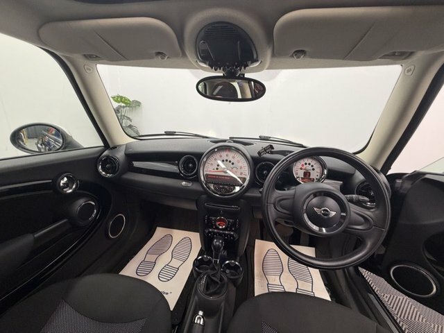 Mini Hatch 1.6 One D White #11