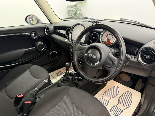 Mini Hatch 1.6 One D White #10