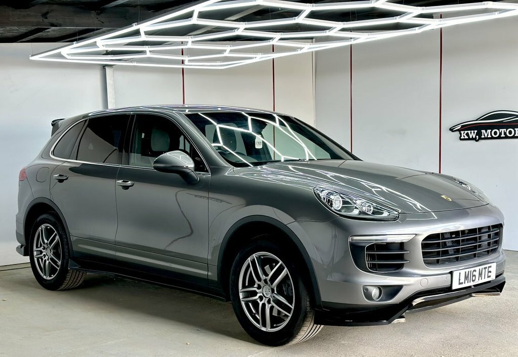 Porsche Cayenne Suv LM16MTE Grey