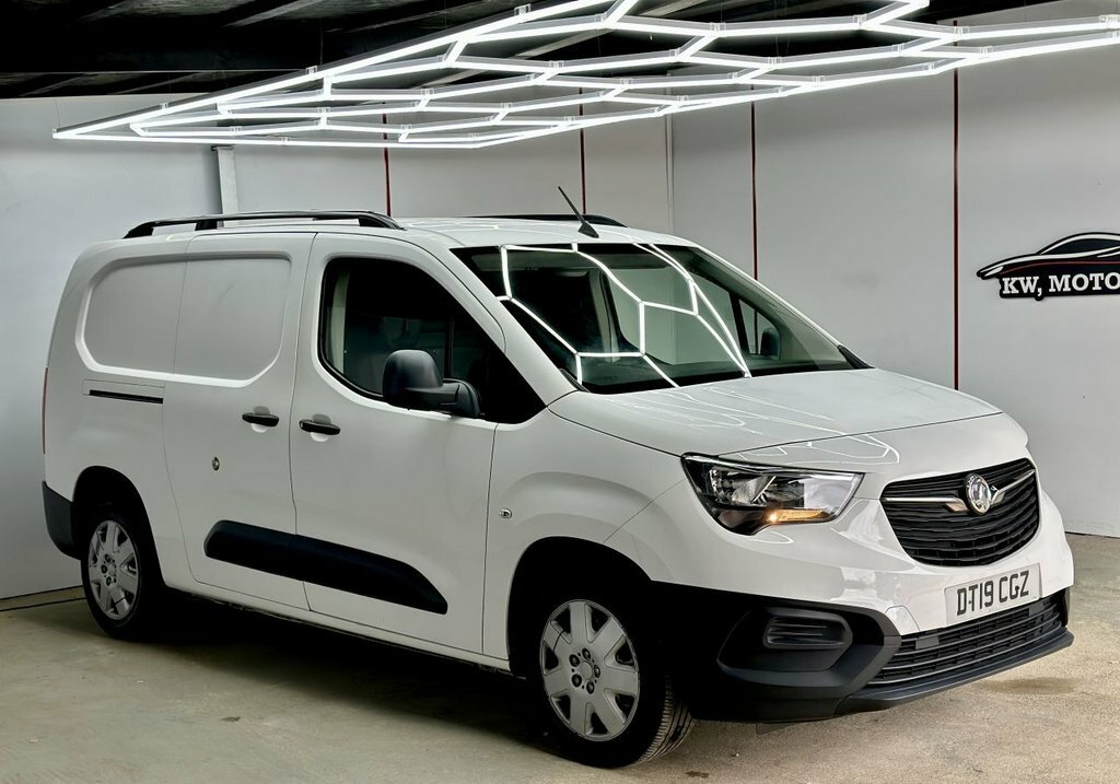 Vauxhall Combo 1.6L Edition 6Dr DT19CGZ White