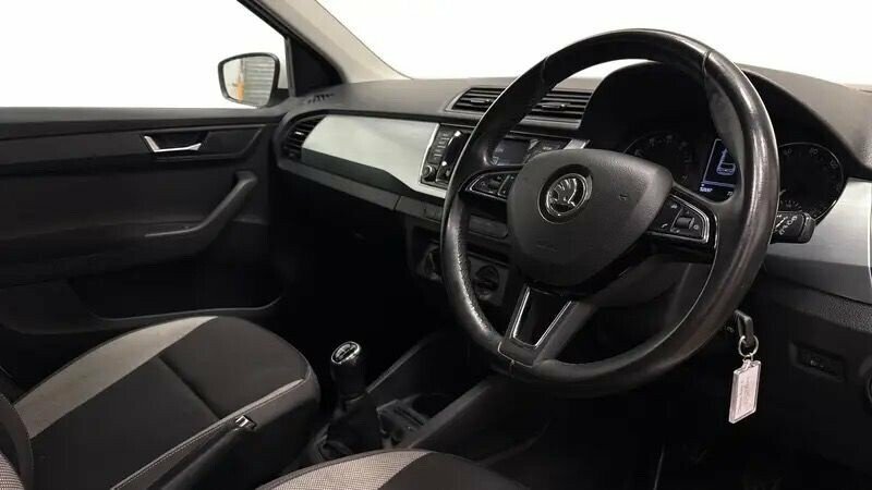 Skoda Fabia 1L Se White #5