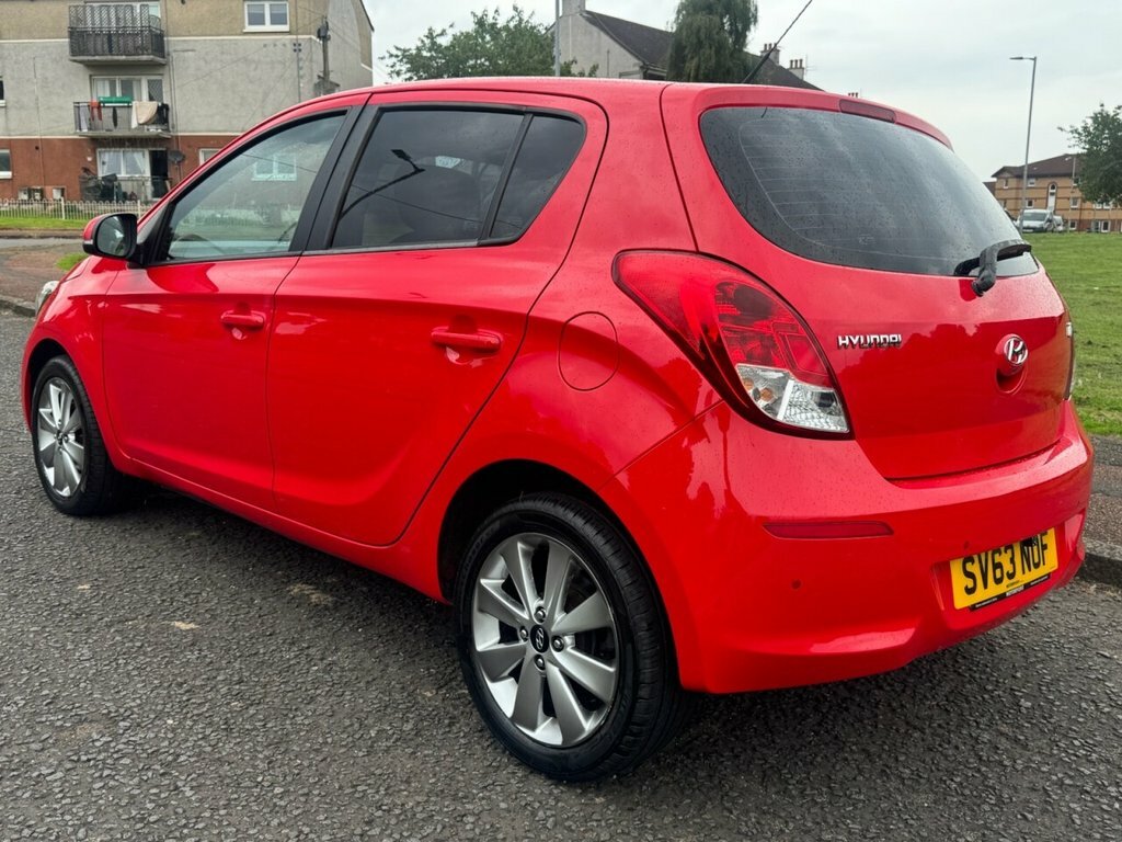 Hyundai I20 1.4L Style Red #3