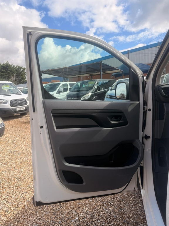 Vauxhall Vivaro Panel Van White #48