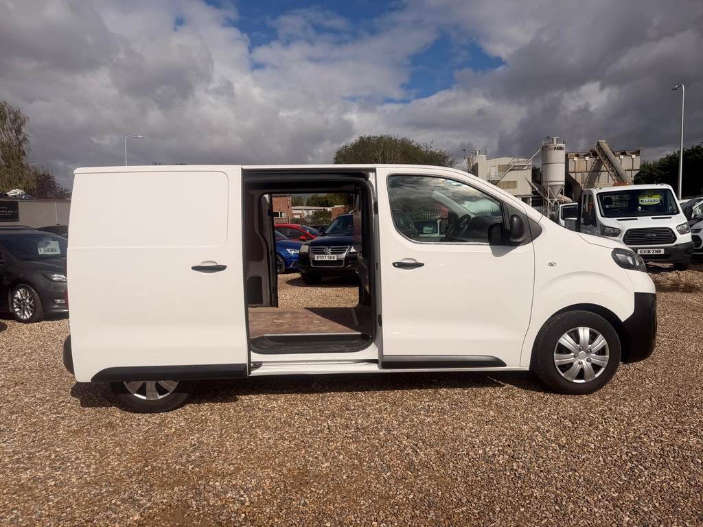 Vauxhall Vivaro Panel Van White #7
