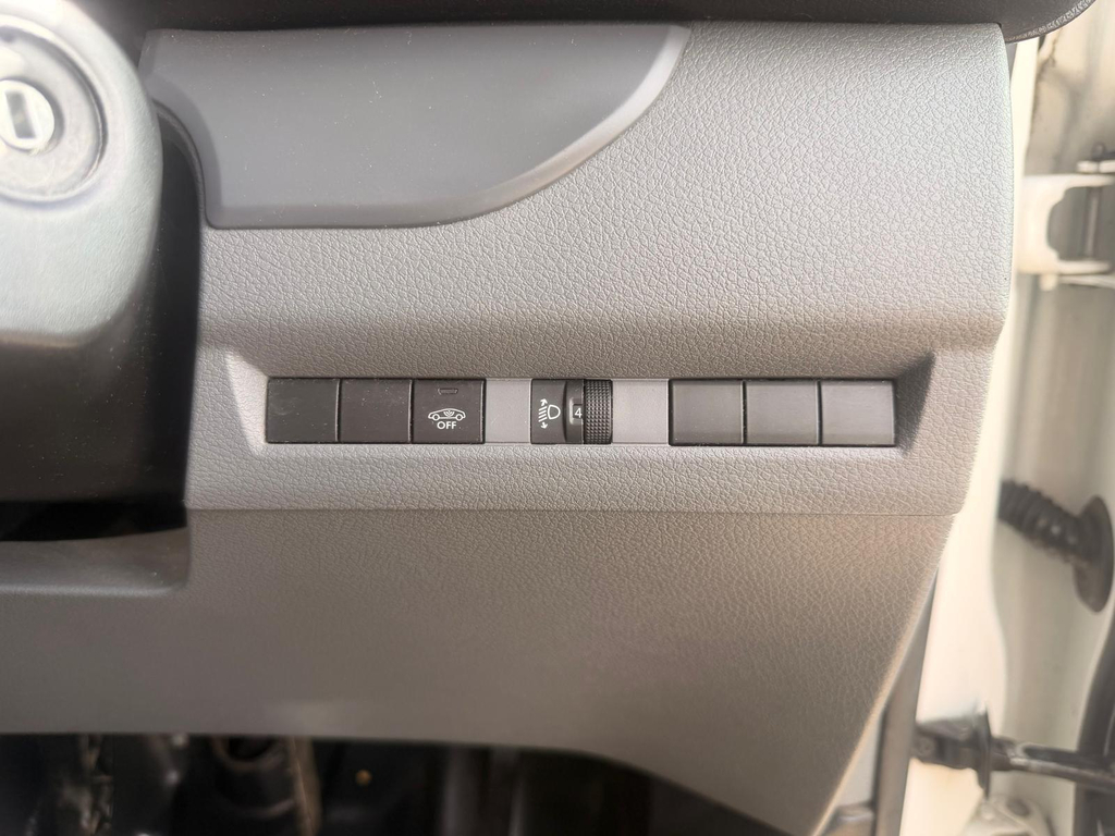 Vauxhall Vivaro Panel Van White #26