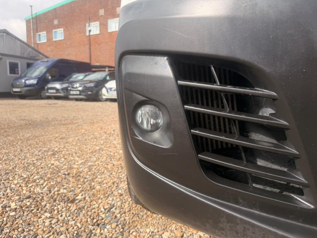 Vauxhall Vivaro Panel Van White #63