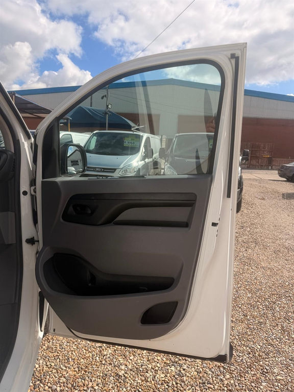 Vauxhall Vivaro Panel Van White #33