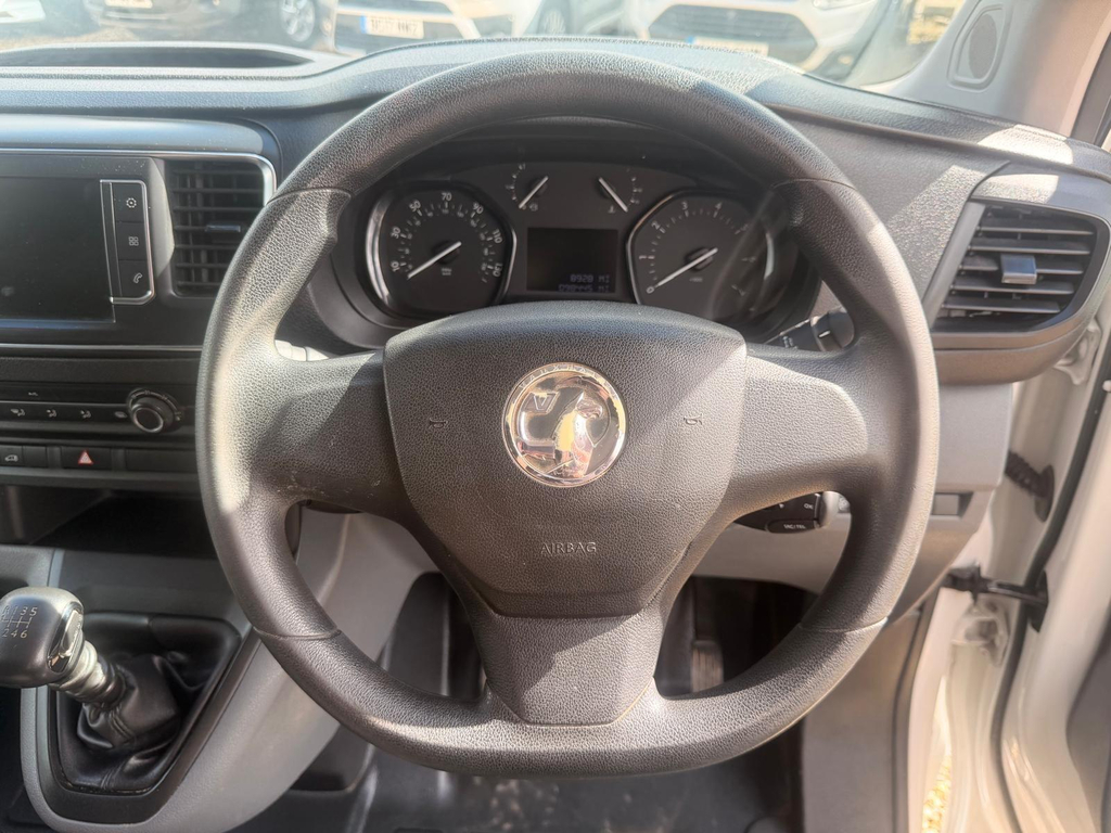 Vauxhall Vivaro Panel Van White #9