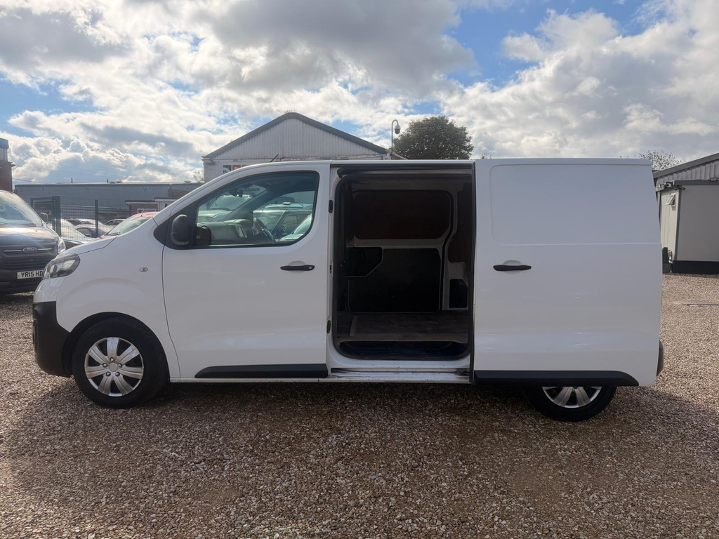 Vauxhall Vivaro Panel Van White #37
