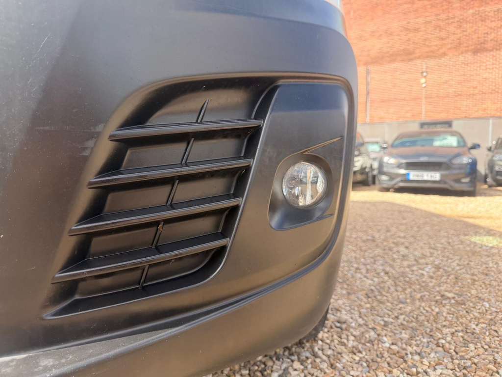 Vauxhall Vivaro Panel Van White #55