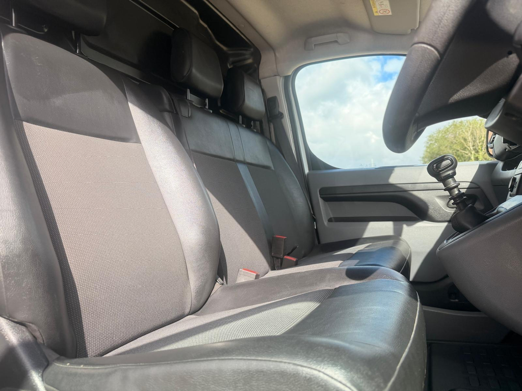 Vauxhall Vivaro Panel Van White #29