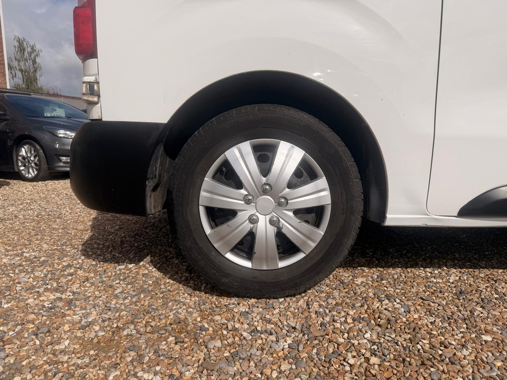 Vauxhall Vivaro Panel Van White #51