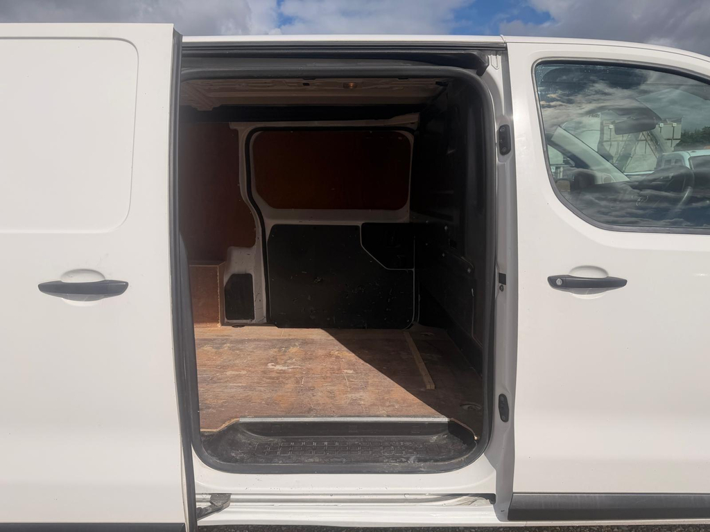 Vauxhall Vivaro Panel Van White #34