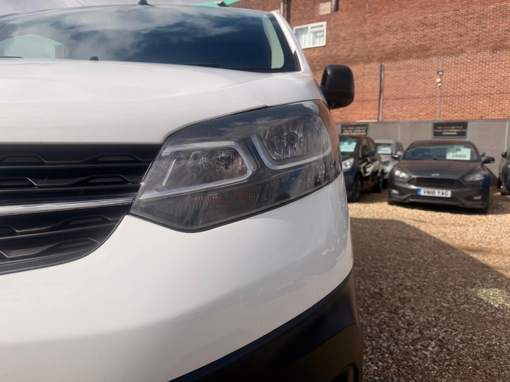 Vauxhall Vivaro Panel Van White #56