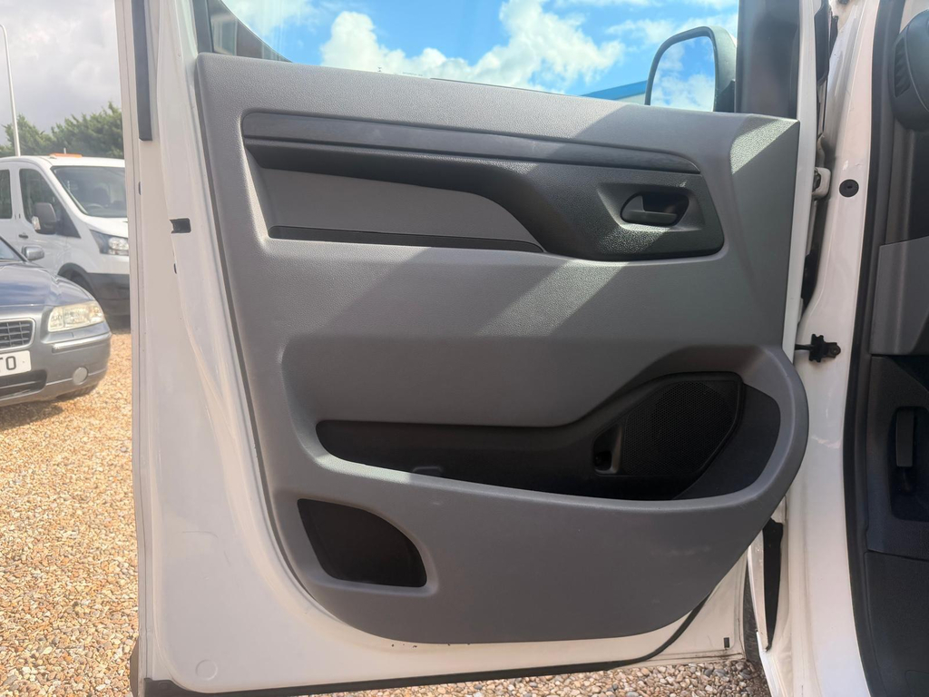 Vauxhall Vivaro Panel Van White #62