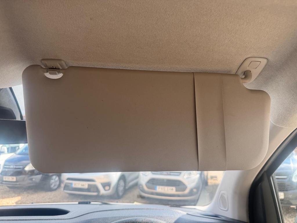 Vauxhall Vivaro Panel Van White #15