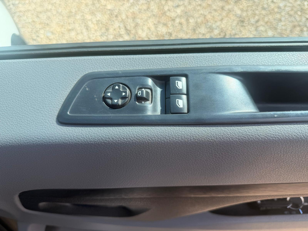Vauxhall Vivaro Panel Van White #31