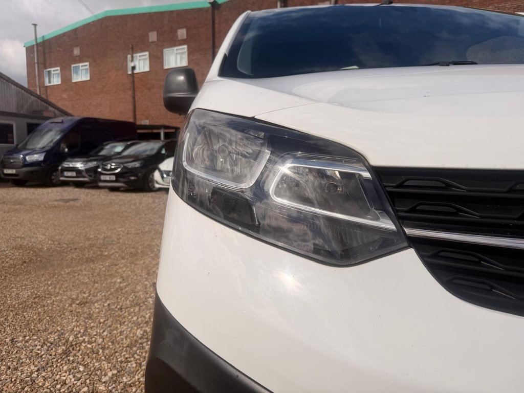 Vauxhall Vivaro Panel Van White #64
