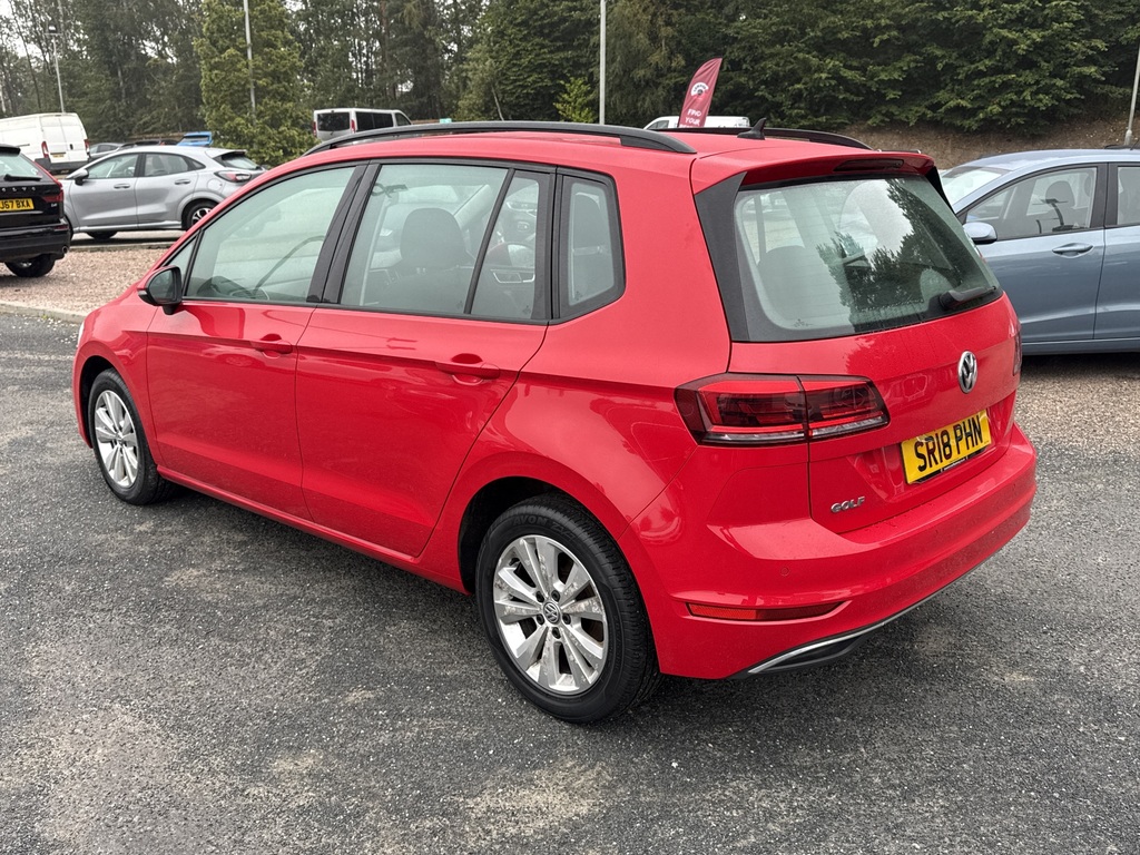 Volkswagen Golf SV 1.0 Tsi 110 Se Dsg Red #6