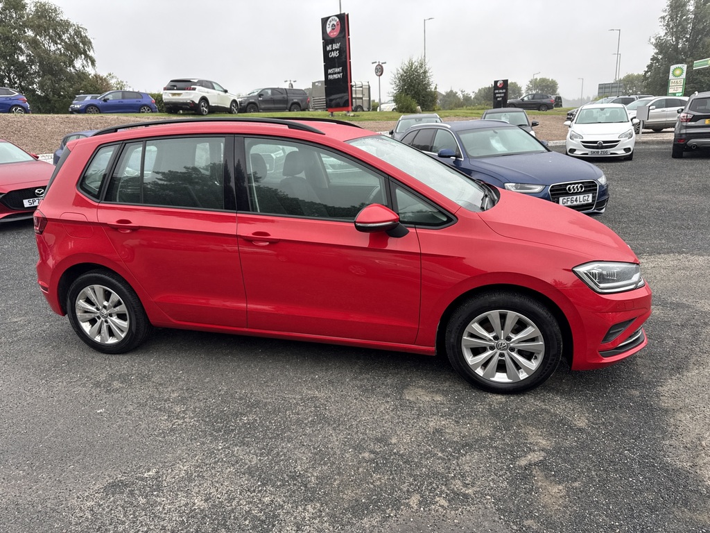 Volkswagen Golf SV 1.0 Tsi 110 Se Dsg Red #2