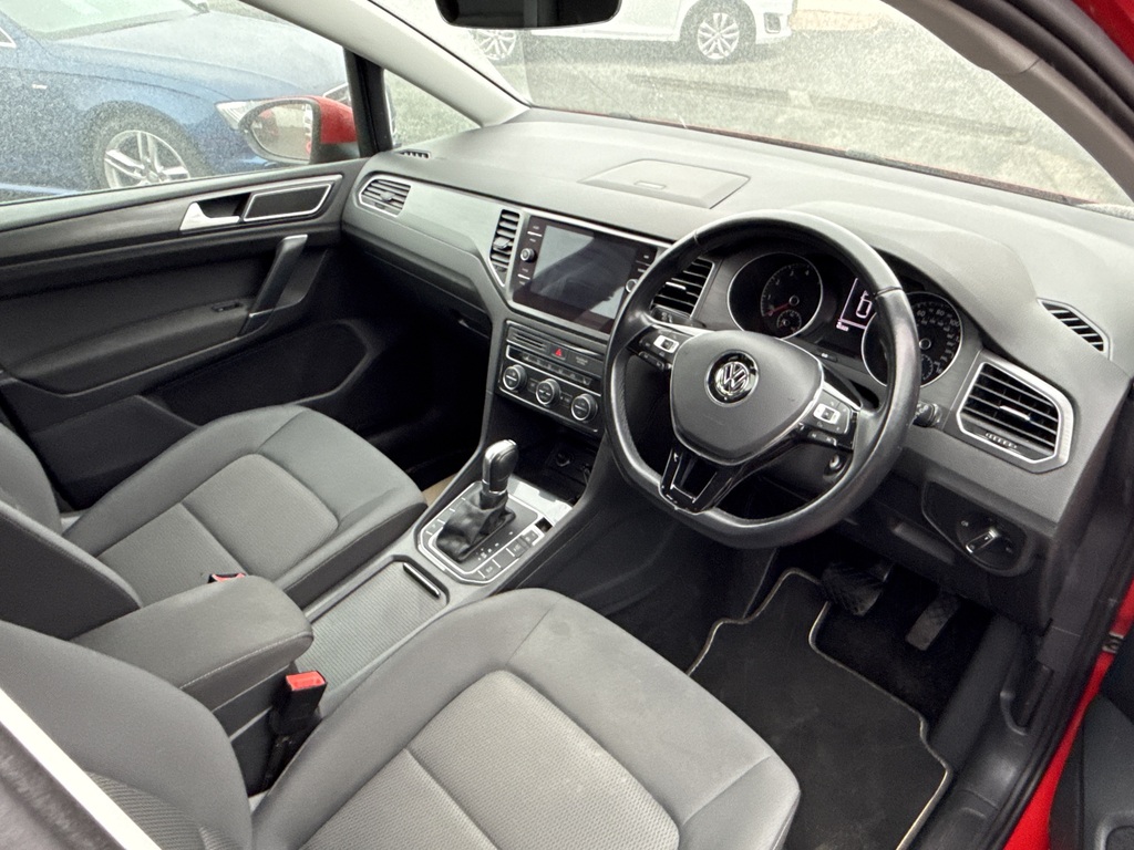 Volkswagen Golf SV 1.0 Tsi 110 Se Dsg Red #5
