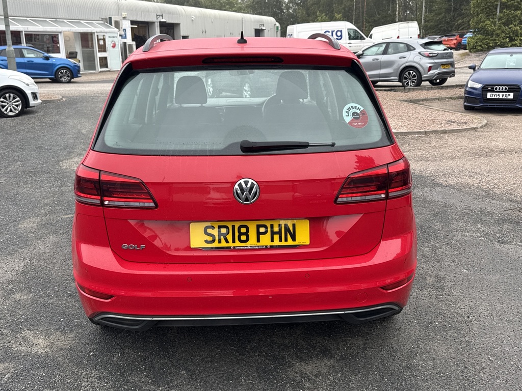 Volkswagen Golf SV 1.0 Tsi 110 Se Dsg Red #4