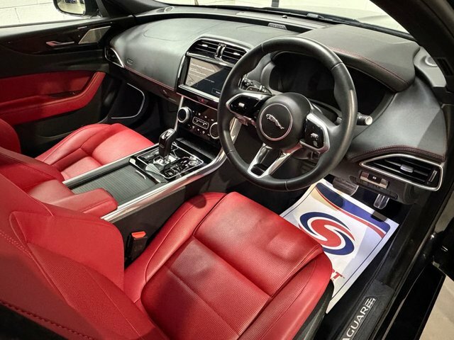 Jaguar XE 2.0 D200 Mhev R-dynamic Se Black Saloon Black #5