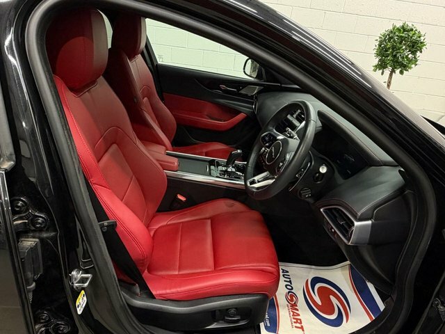 Jaguar XE 2.0 D200 Mhev R-dynamic Se Black Saloon Black #2