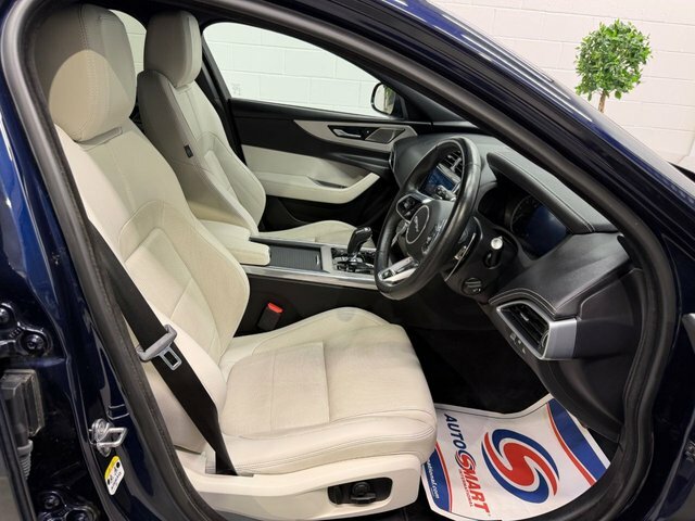 Jaguar XE 2.0 D200 Mhev R-dynamic Se Saloon Blue #2