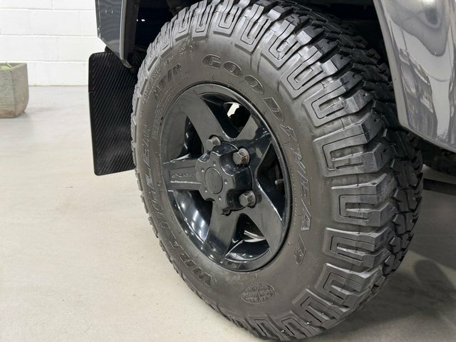 Land Rover Defender 90 2.2L Null Silver #8