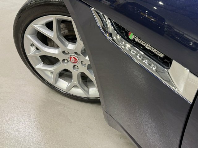Jaguar F-Type R-dynamic Black #69