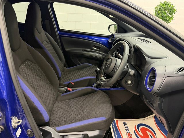 Toyota Aygo X 1.0 Vvt-i Edge Hatchback Euro 6 Blue #2