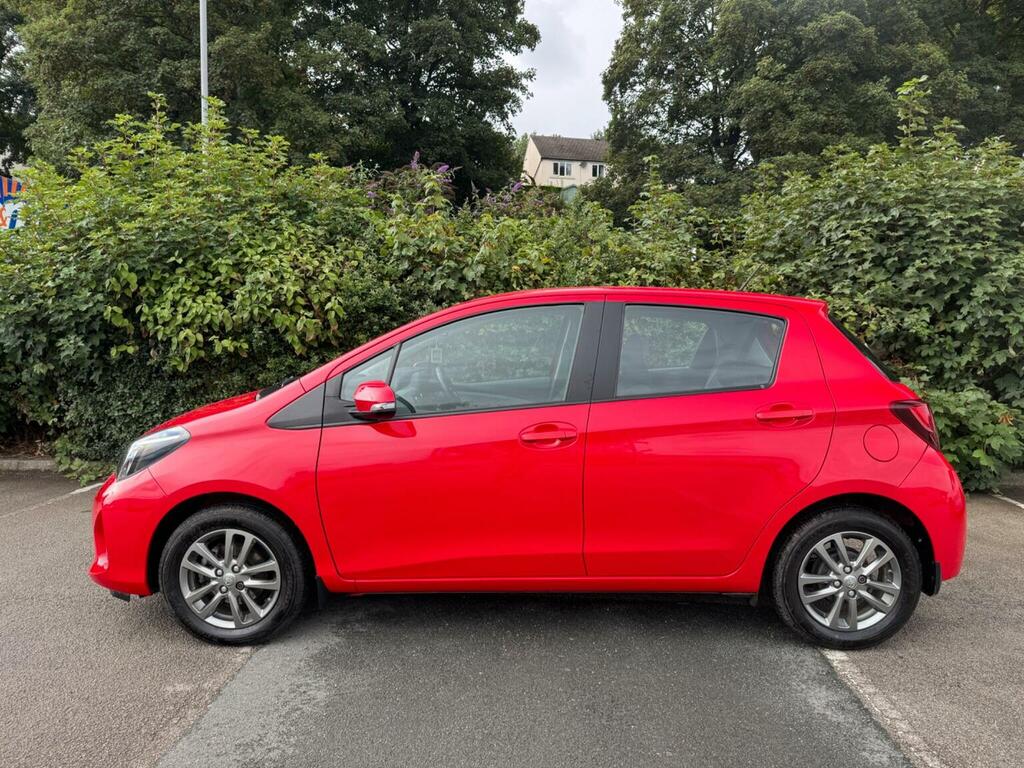 Toyota Yaris Hatchback 1.33 Dual Vvt-i Icon Euro 5 Euro 5 Red #2