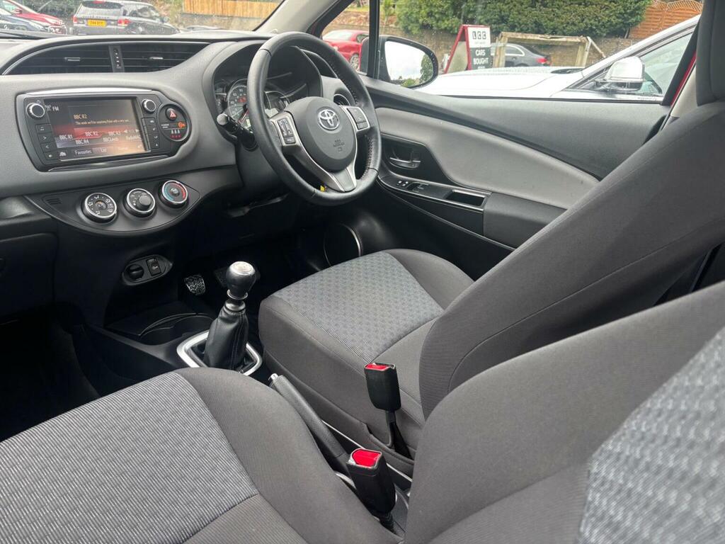 Toyota Yaris Hatchback 1.33 Dual Vvt-i Icon Euro 5 Euro 5 Red #4