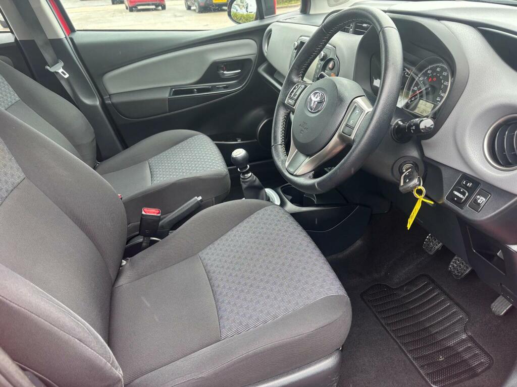 Toyota Yaris Hatchback 1.33 Dual Vvt-i Icon Euro 5 Euro 5 Red #3