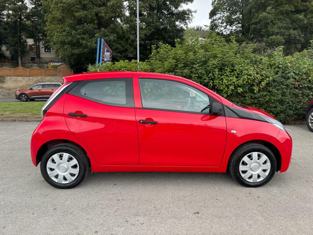 Toyota Aygo 1.0 Vvt-i X Euro 6 Red #4