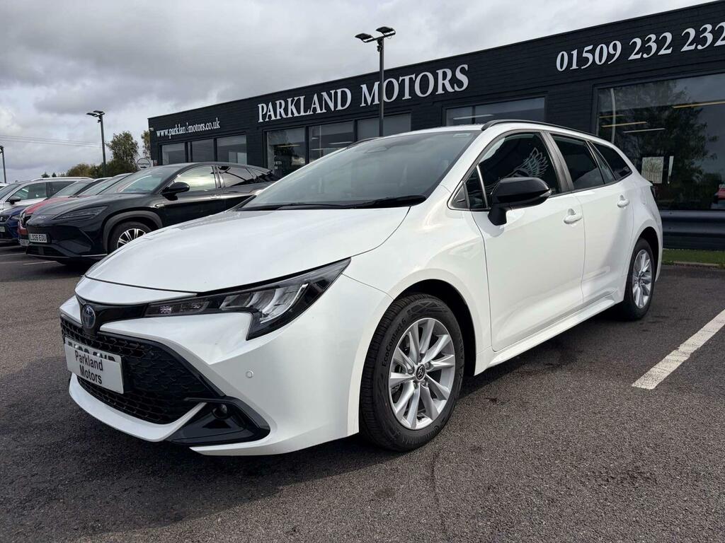 Toyota Corolla Icon White #4