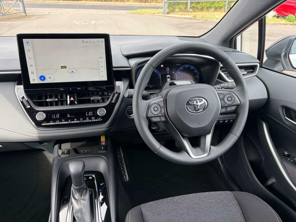 Toyota Corolla Icon White #2
