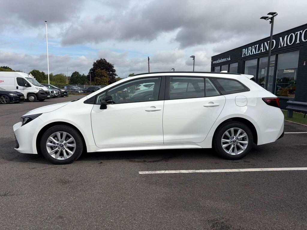 Toyota Corolla Icon White #5