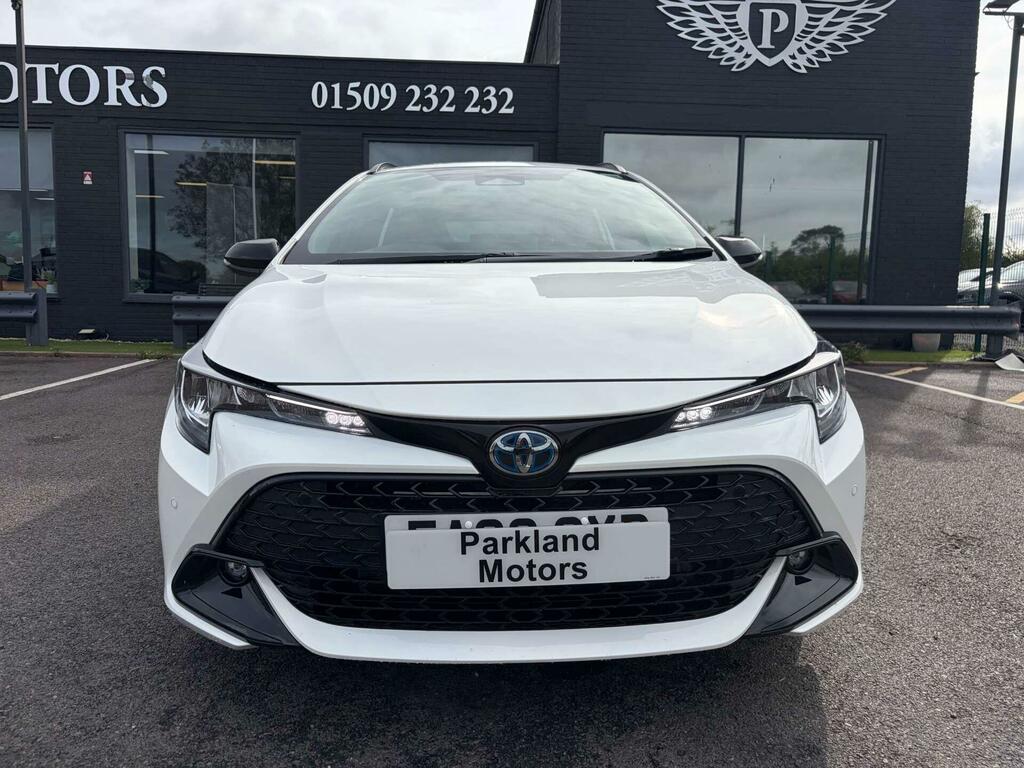 Toyota Corolla Icon White #3