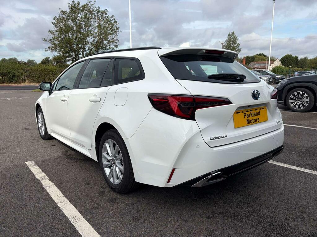 Toyota Corolla Icon White #6