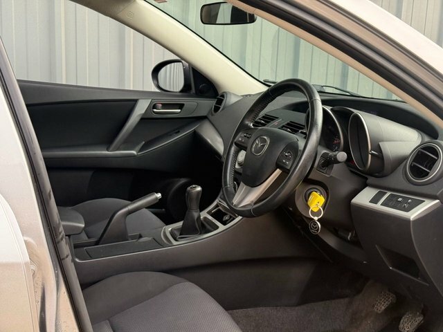 Mazda 3 1.6 Hatchback Silver #5