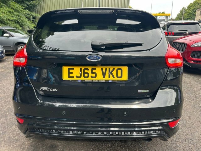 Ford Focus Hatchback EJ65VKO Black #5