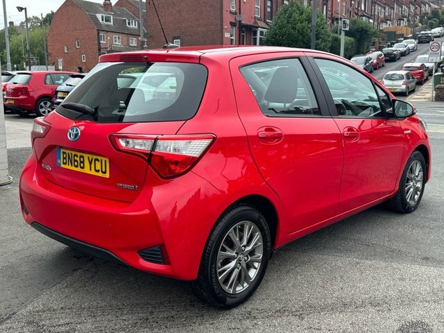 Toyota Yaris Hatchback BN68YCU Red #3