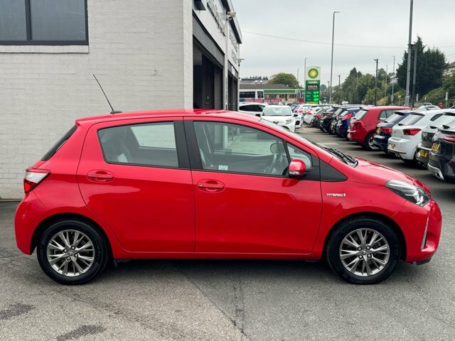 Toyota Yaris Hatchback BN68YCU Red #2