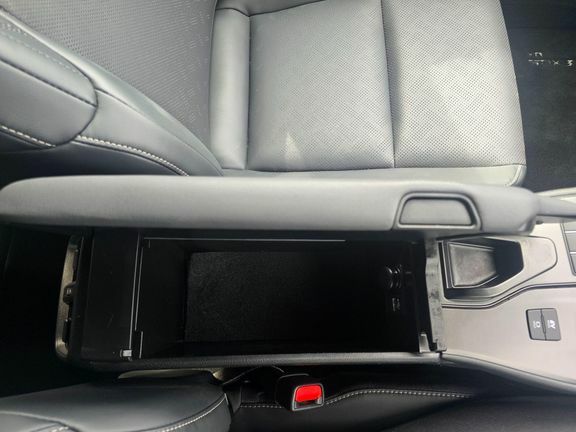 Lexus UX Premium #32